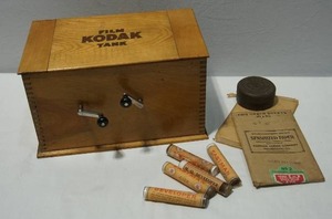lot 467 image: Antique Kodak Company 1922 Wood Film Tank Box wAccessories