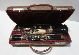 lot 471 image: Vintage Musical Instrument Clarinet Original Case