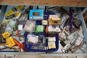 lot 506 image: Garage...Contents of Tool Cabinet Drawer.