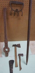 lot 531 image: Garage ManCave Wood Shop Vintage Tools...
