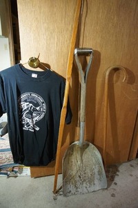 lot 600 image: Scoop Shovel, Bow(no arrows), Cane Etc.