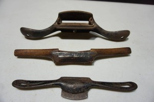lot 25 image: Antique Vintage Tools Spoke Shave...