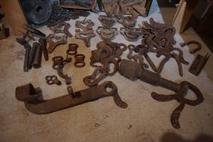 lot 651 image: Antique Barn Iron Hardware