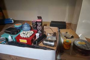 lot 660 image: Miscellaneous Collectible Vintage Trinkets and Treasures...
