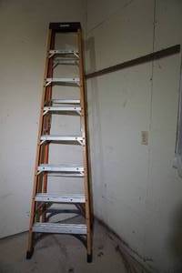 lot 668 image: Garage Shop Equipment
