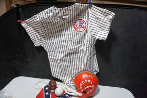 lot 679 image: Vintage Baseball