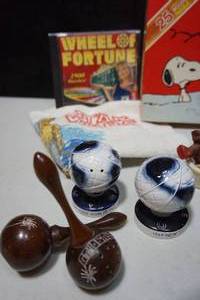 lot 682 image: Vintage Collectibles...