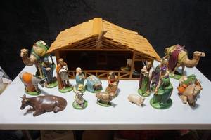 lot 691 image: Holiday Decor