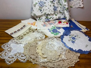 lot 180 image: Home DeCorTable Linen and More