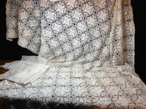 lot 720 image: Vintage Textile Table Linen Bedspread Duvet Crocheted Etc...