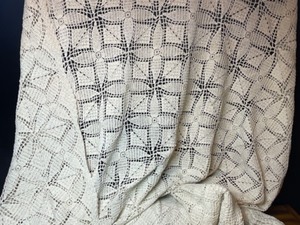 lot 725 image: Vintage Crocheted Linen Textile