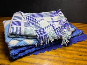 lot 726 image: Vintage Throw Blanket Knit Afghan