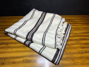 lot 729 image: Vintage Pom-Pom Throw Blanket
