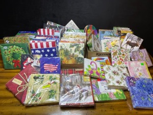 lot 734 image: Holiday NIP Napkins of All Sorts