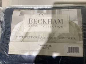 Beckham Hotel Collection Reversible Down Alternative Comforter Twin