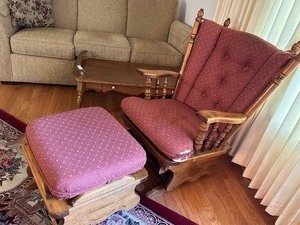 lot 4 image: Glider chair and ottoman 30 x 30 x 40