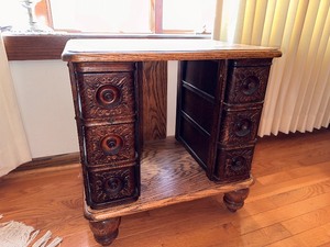 lot 6 image: Hand Carved Vintage Side table with 6 Small Drawers Measuring 21 x 16 x 22
