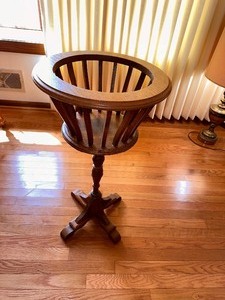 lot 19 image: Vintage Wood Plant Stand 15.5 x 31