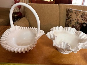 lot 33 image: Vintage Fenton Hobmail White Milk Glass Ruffled Basket Compote and Small Dish