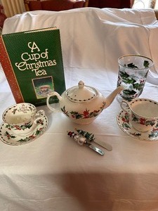 lot 36 image: Waldman House A Cup of Christmas Tea Setting for Two, Teapot, Christmas Spreaders and Book