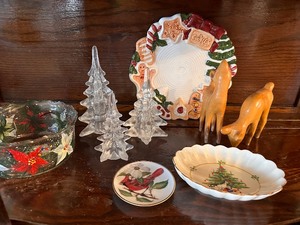 lot 54 image: Variety of Christmas Theme Serving Pieces