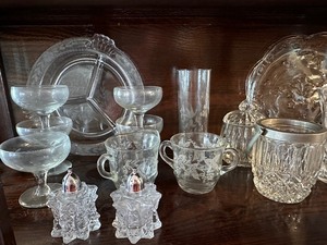 lot 52 image: Variety of Vintage Clear Glass Serving Pieces