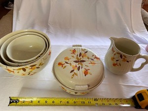 lot 70 image: Variety of Halls Superior Autumn Leaf Dishes