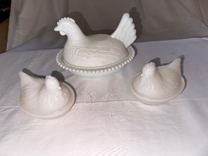 lot 89 image: Three Milk Glass Indiana Glass HenChicken on Nest Candy Dishes
