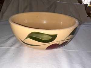lot 94 image: Vintage Watt Apple Pottery Oven Ware