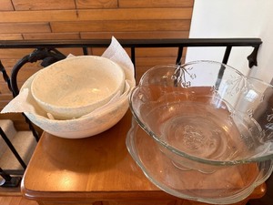 lot 105 image: Decorative Mixing Bowls, Glass Punch Bowl and Vegetable Tray
