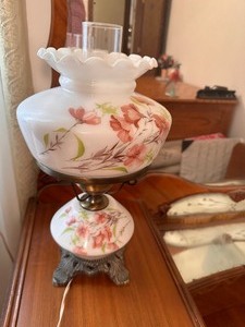 lot 126 image: Flora Hedco Hurricane Accent Lamp