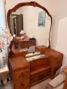 lot 127 image: Vintage 1930-40s Art Deco Antique Waterfall Vanity with Mirror and Full Size Bed with Matching Headboard