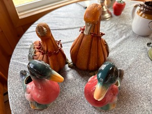 lot 134 image: Vintage Ceramic Duck Planters and Gourd Like Ducks