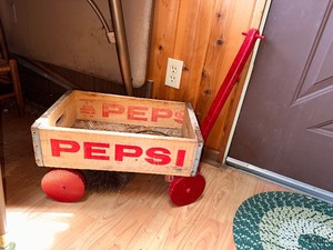 lot 141 image: Vintage Pepsi Crate Wagon