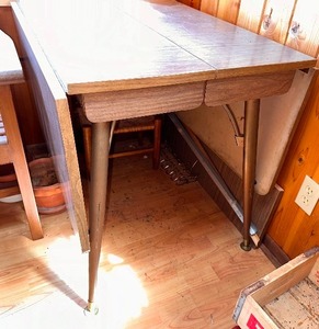 lot 142 image: MCM Drop Leaf Vintage Table