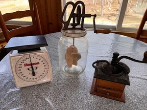 lot 146 image: Vintage Kitchen Items