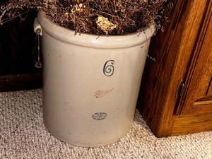 lot 208 image: Red Wing 6 Gallon Crock