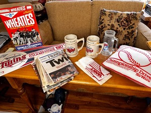 lot 222 image: 1987 and 1991 Twins Championship Collectors Memorbilia