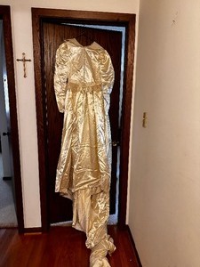 lot 229 image: Vintage Wedding Dress