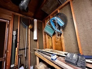 lot 233 image: Variety of Vintage Fishing Gear