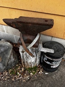 lot 239 image: Vintage Anvil