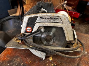 lot 258 image: Black and Decker 7 14 Sawcat Circular Saw