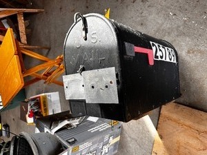 lot 264 image: Large Mail Box