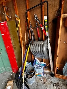 lot 268 image: Variety of Shovels and Lawn Tools