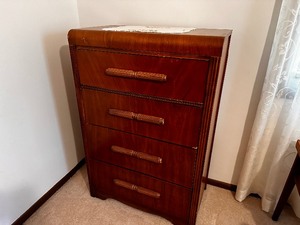 lot 171 image: Vintage Waterfall Art Deco Dresser
