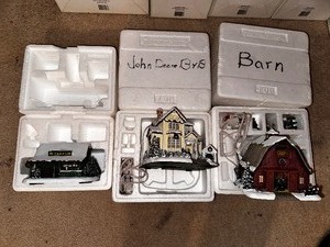 lot 176 image: Hawthorne Village John Deere Christmas Village Pieces