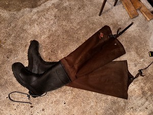lot 180 image: Red Ball Hip Wader Boots for Men