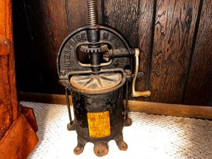 lot 197 image: Enterprise MFG Cast Iron Fruit Press