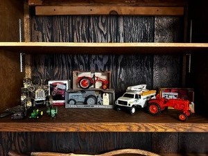 lot 202 image: Variety of Die Cast Tractors and Trucks