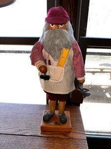 lot 204 image: Grandeur Noel 2000 Wooden Santa Nutcracker